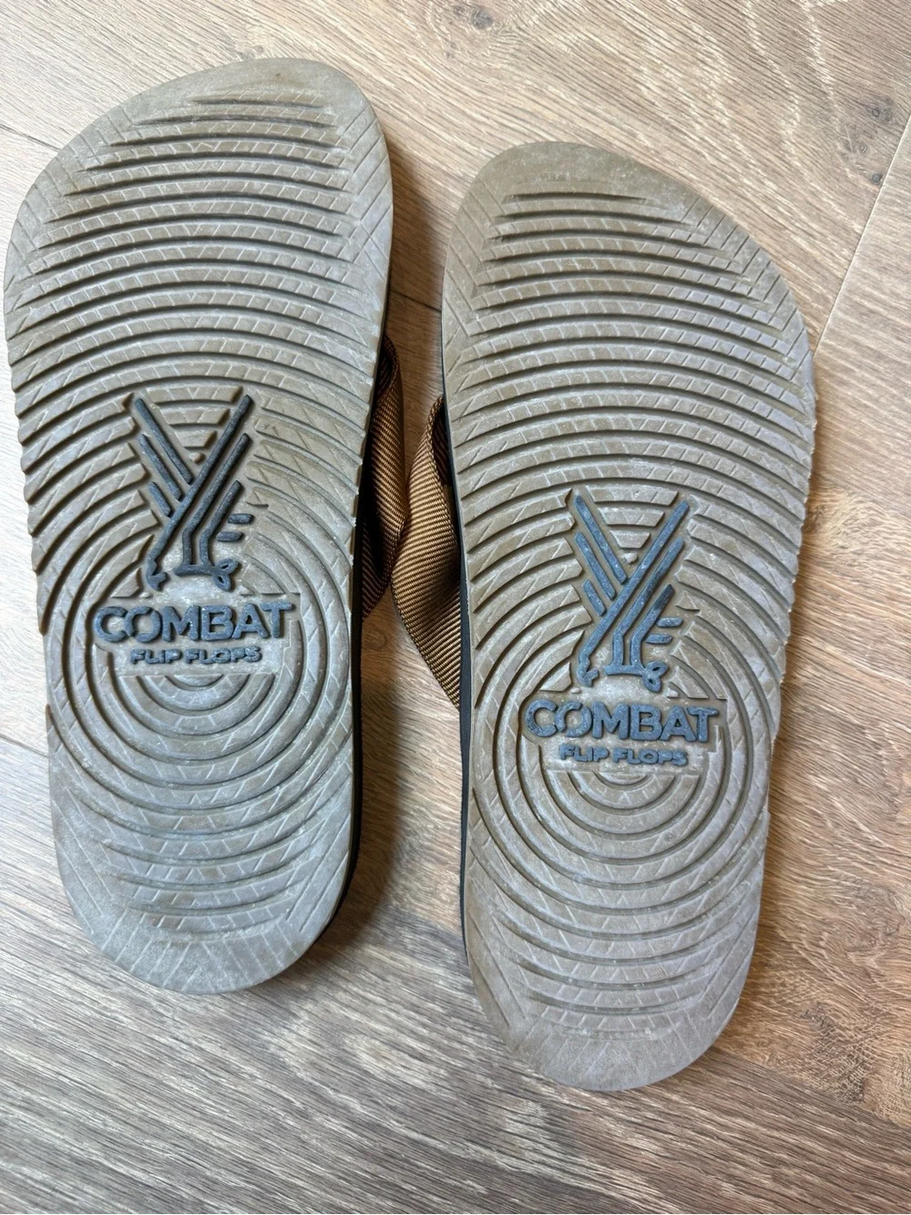 Cambat Men's Black & Brown Flip Flop Sandals size 11